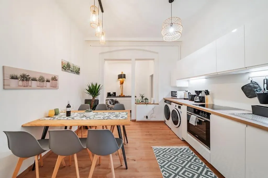 3 Bedrooms - 75Sqm - 15 Min. City Center Viena Apartamento